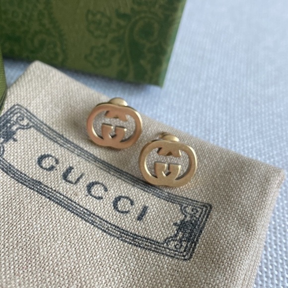 Gucci • Interlocking G Stud Earrings in Gold - Picture 1 of 11